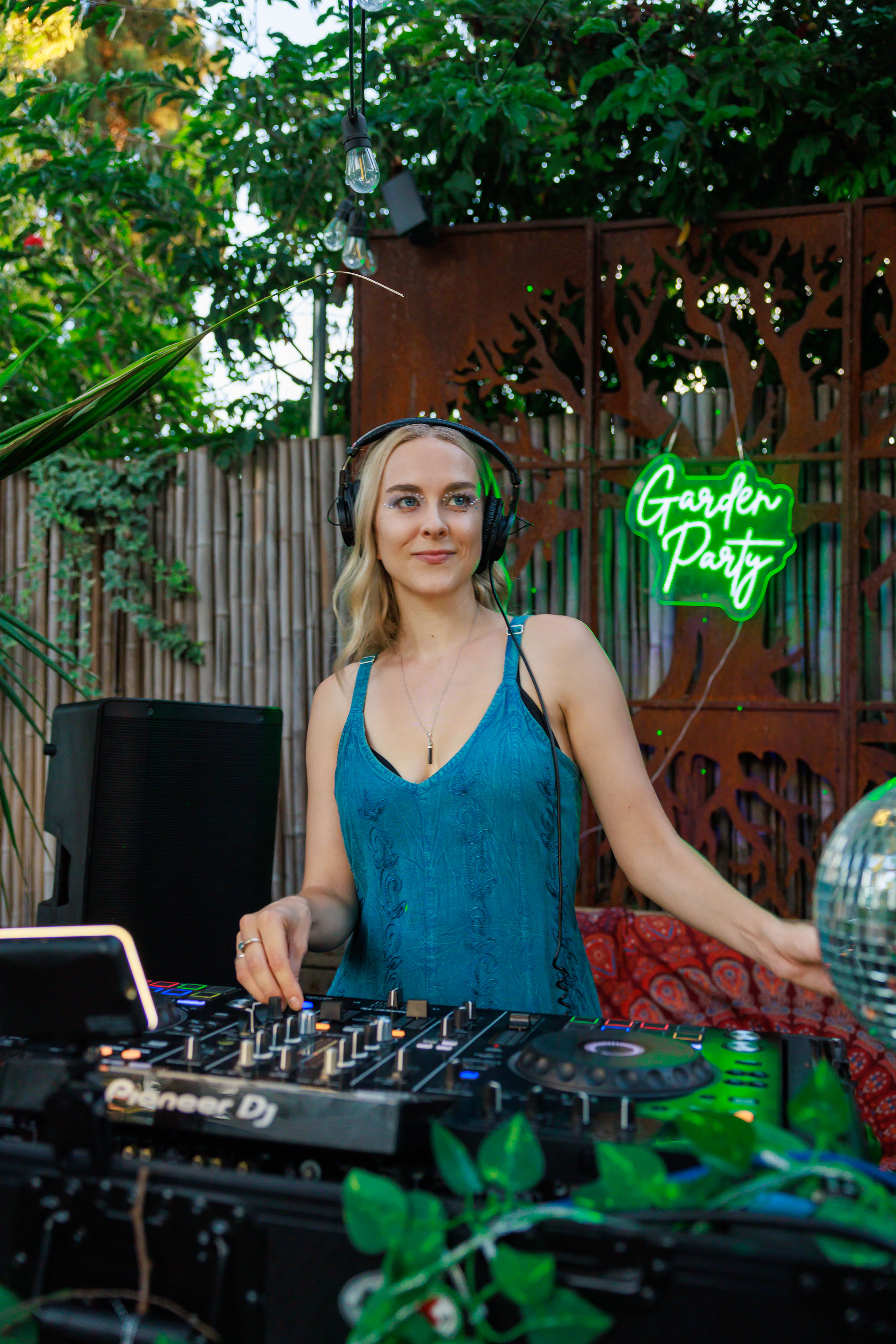 Garden Party LA Lauren Nikohl Performing